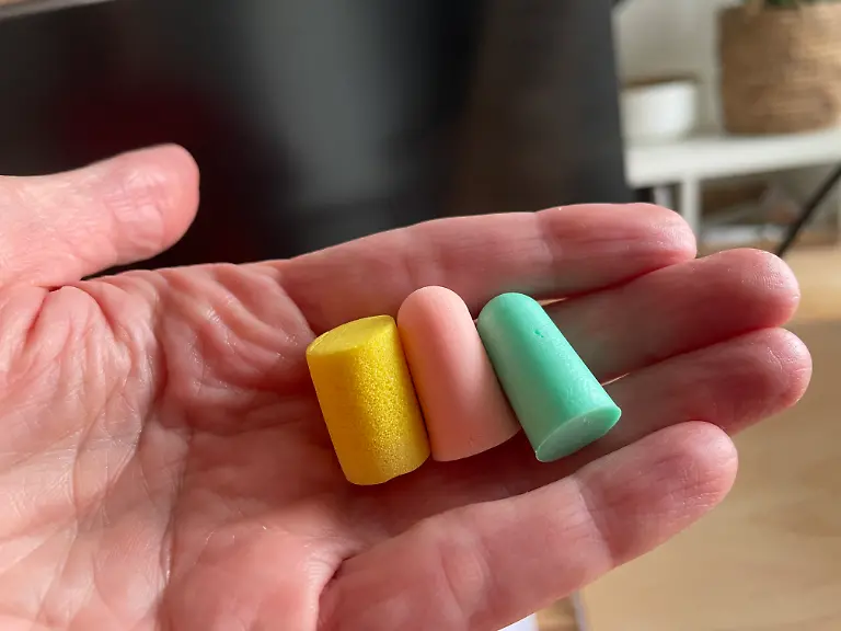 Ohrstöpsel 3 M Ohropax und Wowteech aus Schaumstoff im Test